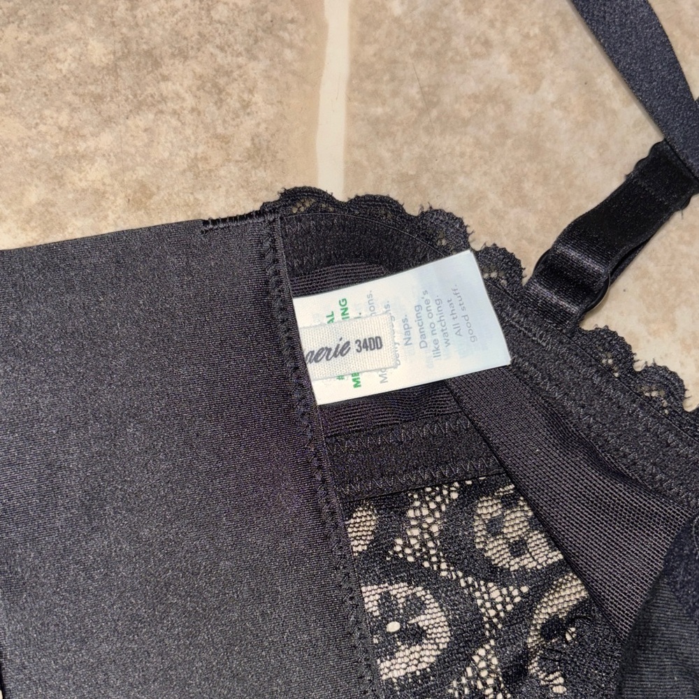 Aerie
Show Off Coquette Lace Unlined Bra - Picture 8 of 9